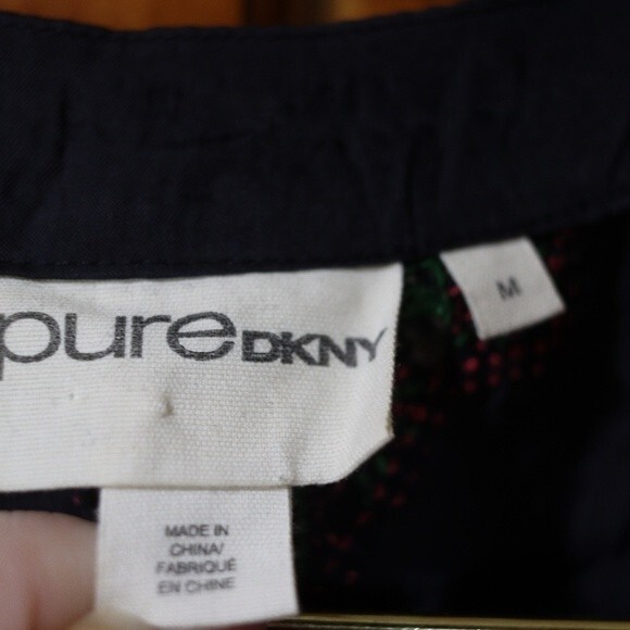 Pure DKNY Short Sleeve Colorful Embroidered Top Medium Rayon Chic Playful - Picture 14 of 15